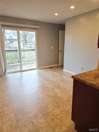 $185,000 | 228 Willowrun Drive, Moro, IL 62067