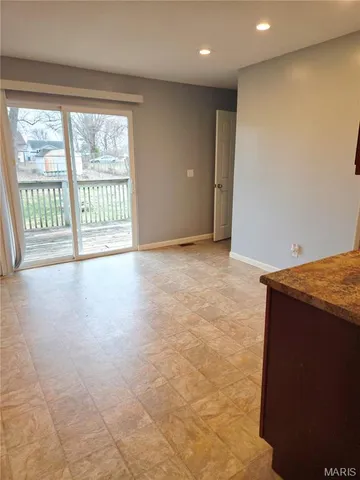 $190,000 | 228 Willowrun Drive, Moro, IL 62067