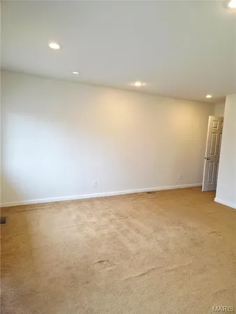 $185,000 | 228 Willowrun Drive, Moro, IL 62067