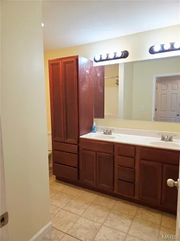 $190,000 | 228 Willowrun Drive, Moro, IL 62067