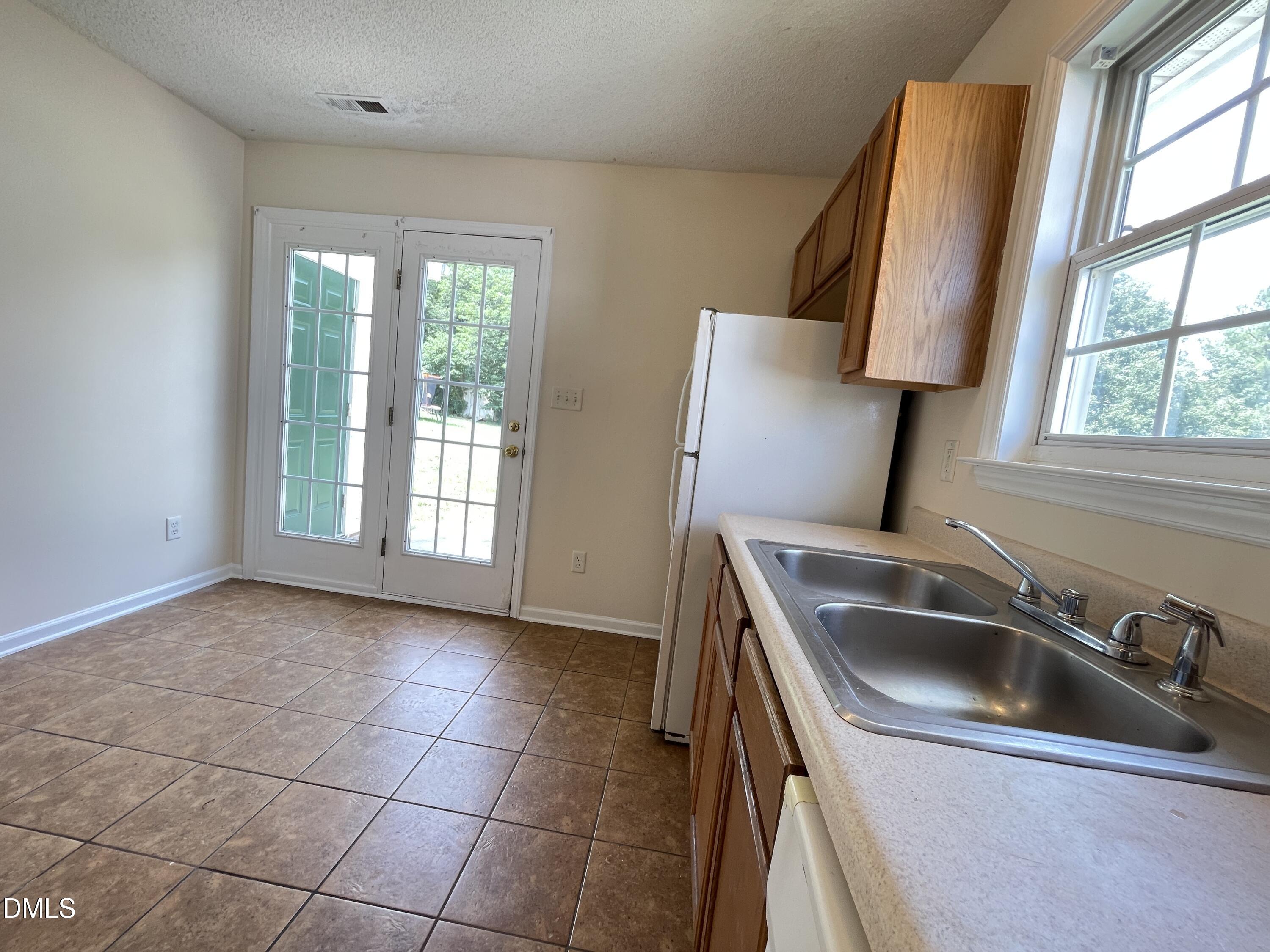 816 Elkhart Drive Raleigh, NC 27610 - Photo 11 of 18 11) 74914-6a63998452698