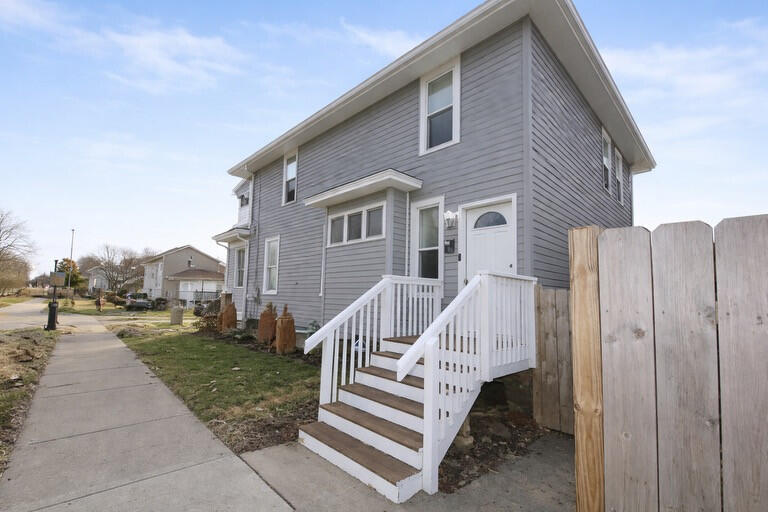 1701 Edgewood Avenue Racine, WI 53404 - Photo 2 of 12 1701EdgewoodAve_65297_2