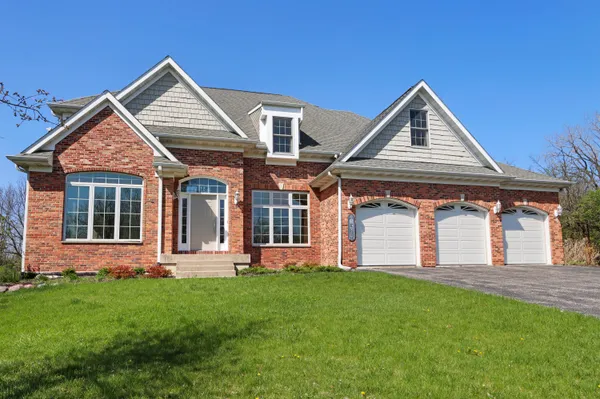 $825,000 | 392 County Road B, Fontana, WI 53125