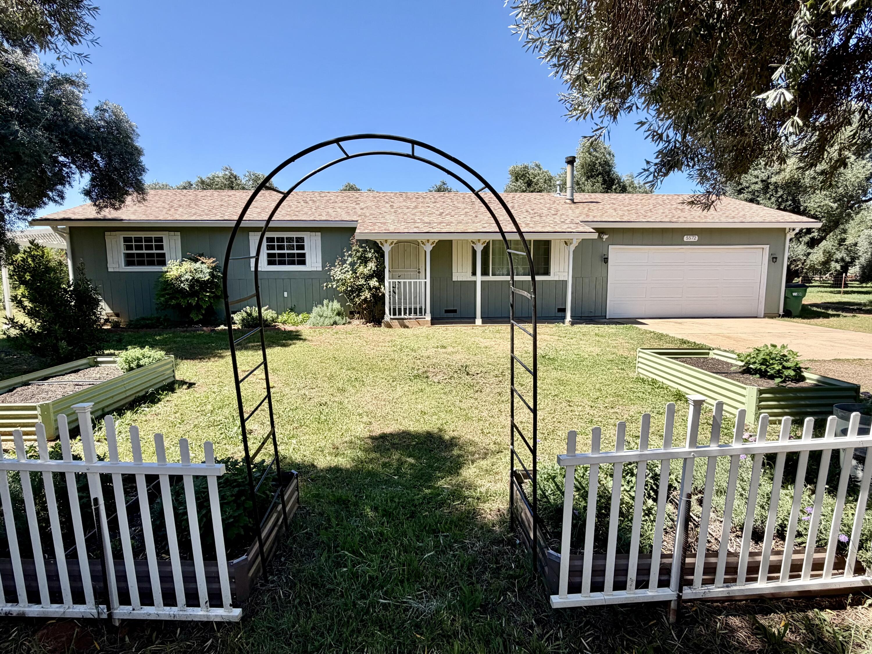 5572 Olive Street Anderson, CA 96007 - Photo 3 of 35 a front view of a house with garden