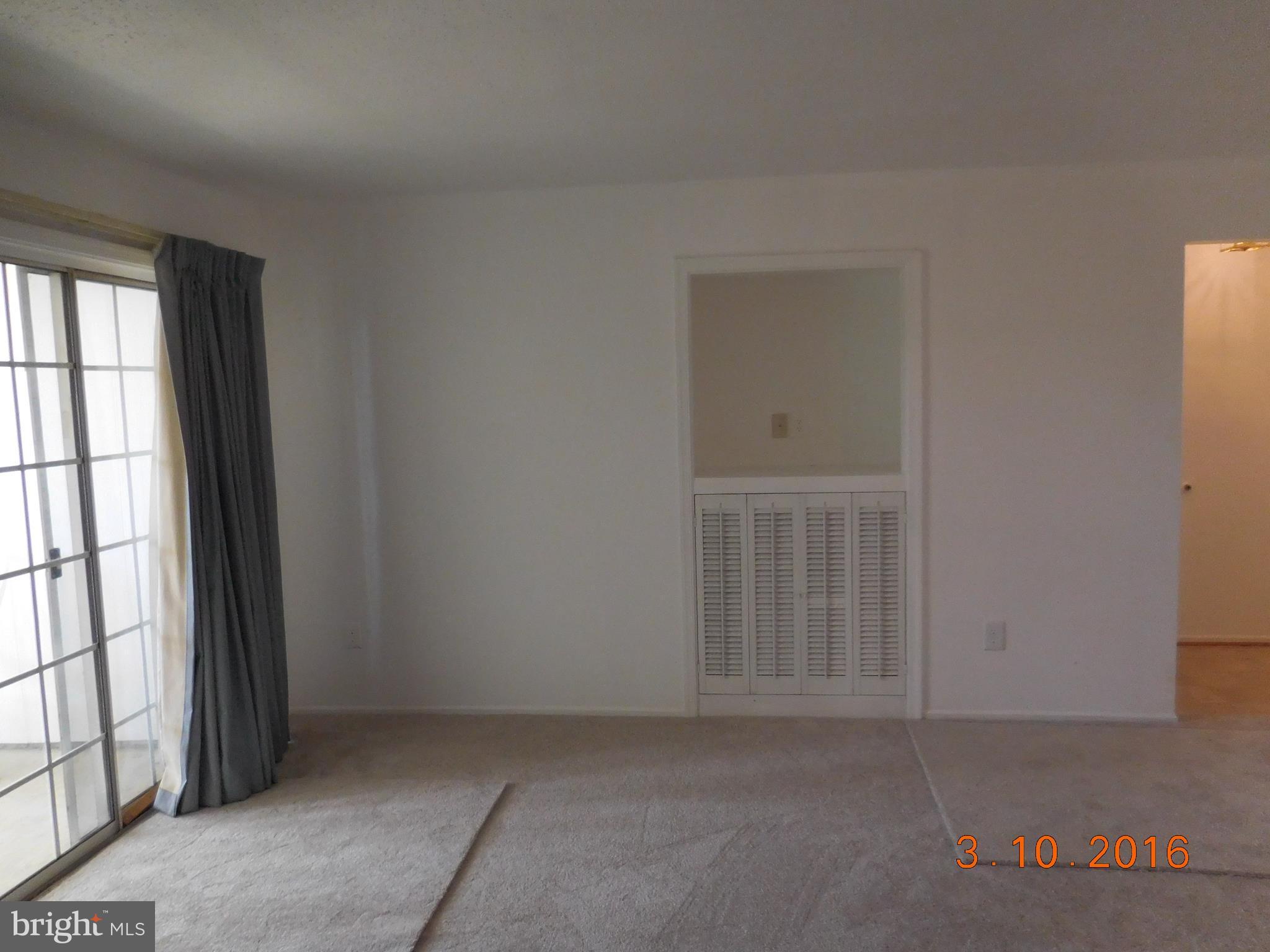 124 Fort Evans Road Southeast, Unit A Leesburg, VA 20175 - Photo 3 of 6 Living Room