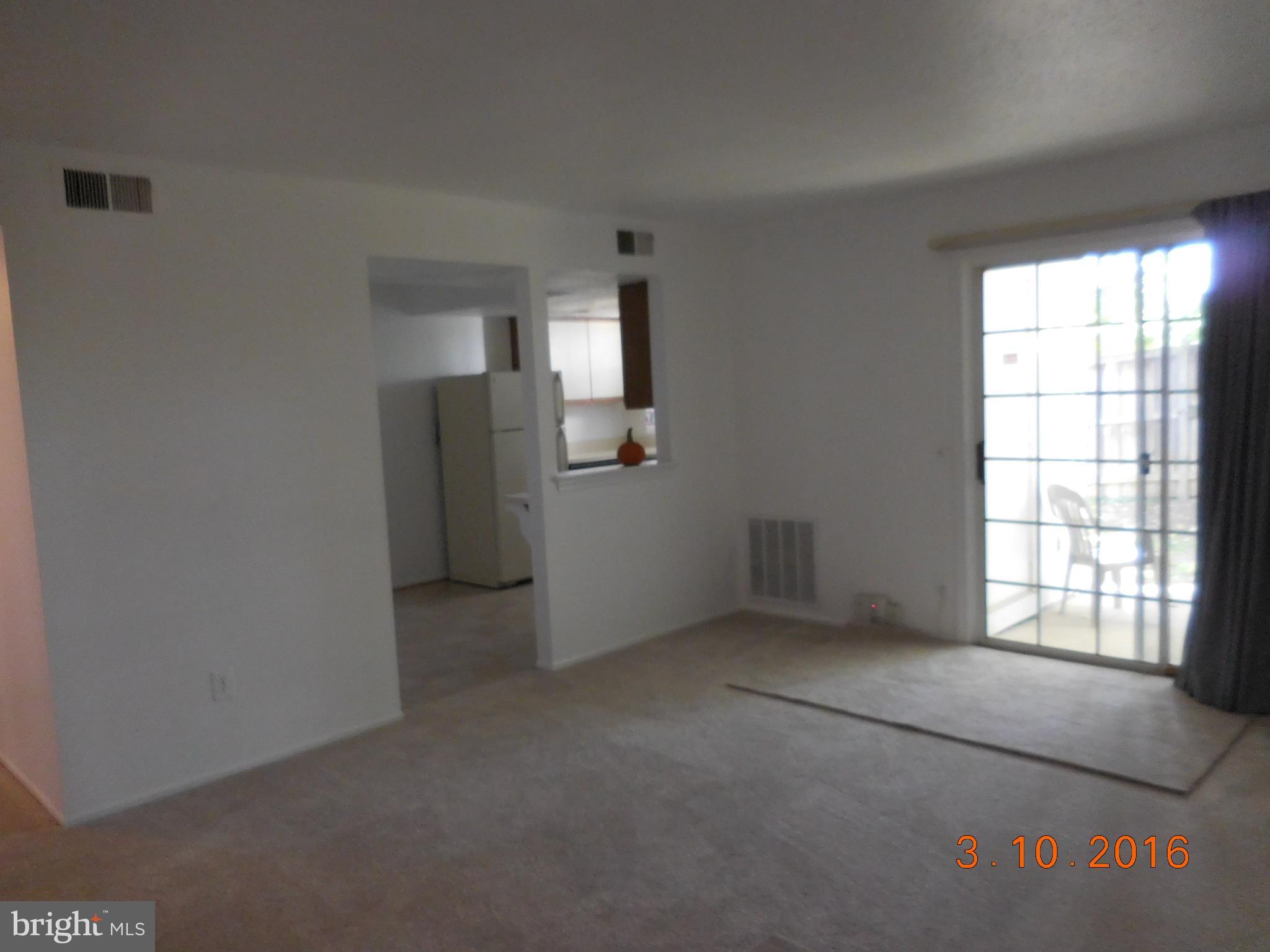 124 Fort Evans Road Southeast, Unit A Leesburg, VA 20175 - Photo 5 of 6 Living Room