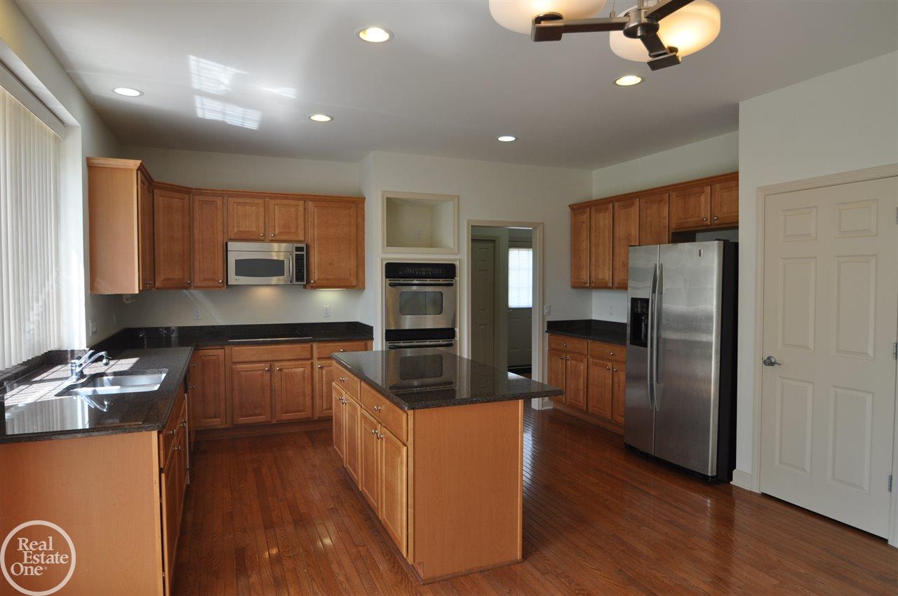 2395 Andover Boulevard Rochester, MI 48306 - Photo 10 of 30