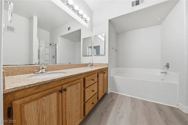 $1,650 | 10001 Peace Way, Unit 1270, Las Vegas, NV 89147