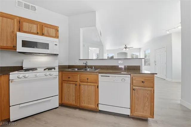 $1,650 | 10001 Peace Way, Unit 1270, Las Vegas, NV 89147