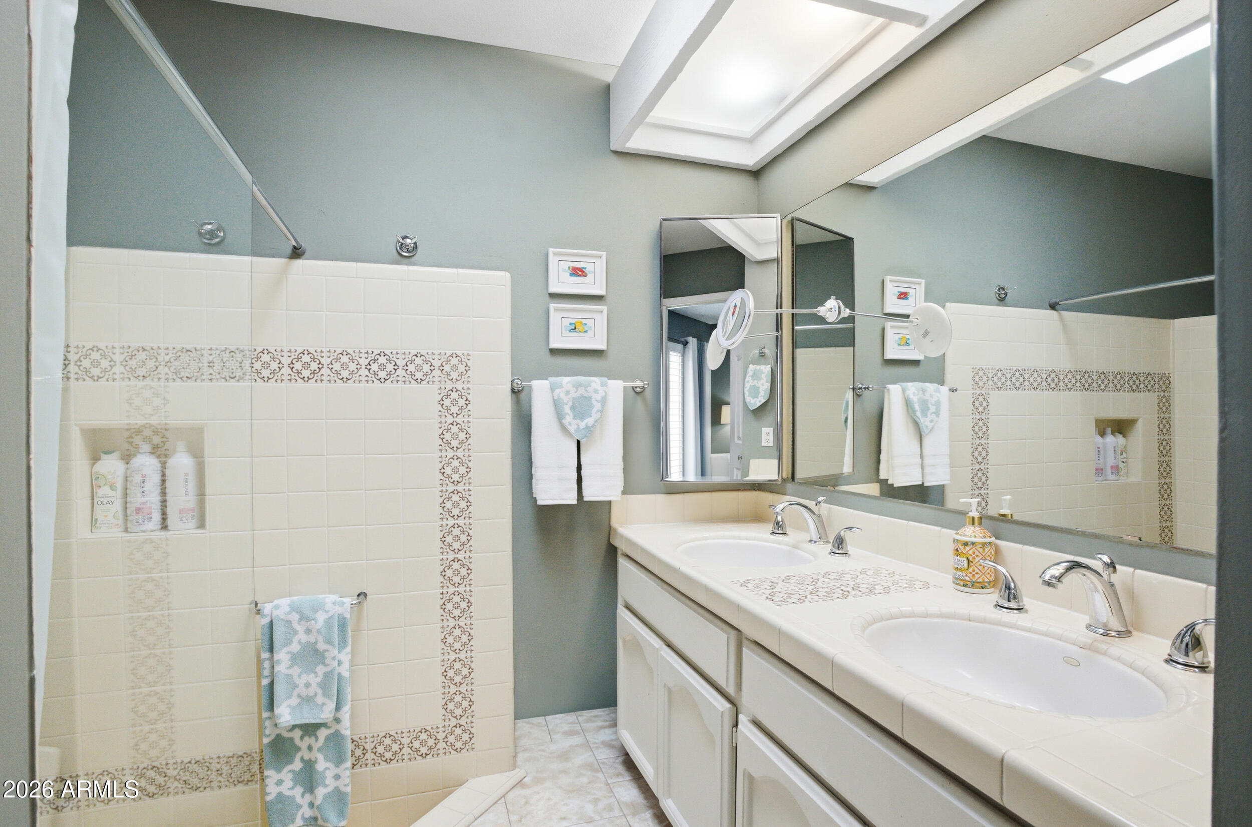 1032 East Clinton Street Phoenix, AZ 85020 - Photo 17 of 34 Primary Bath