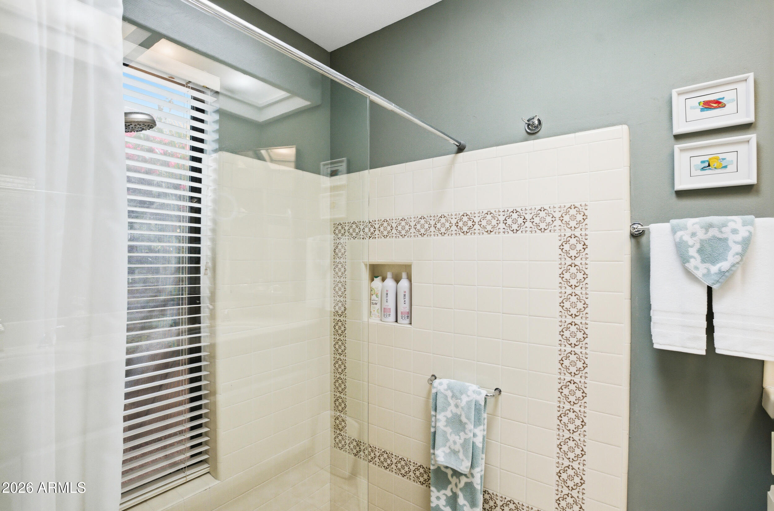 1032 East Clinton Street Phoenix, AZ 85020 - Photo 18 of 34 Primary Bath