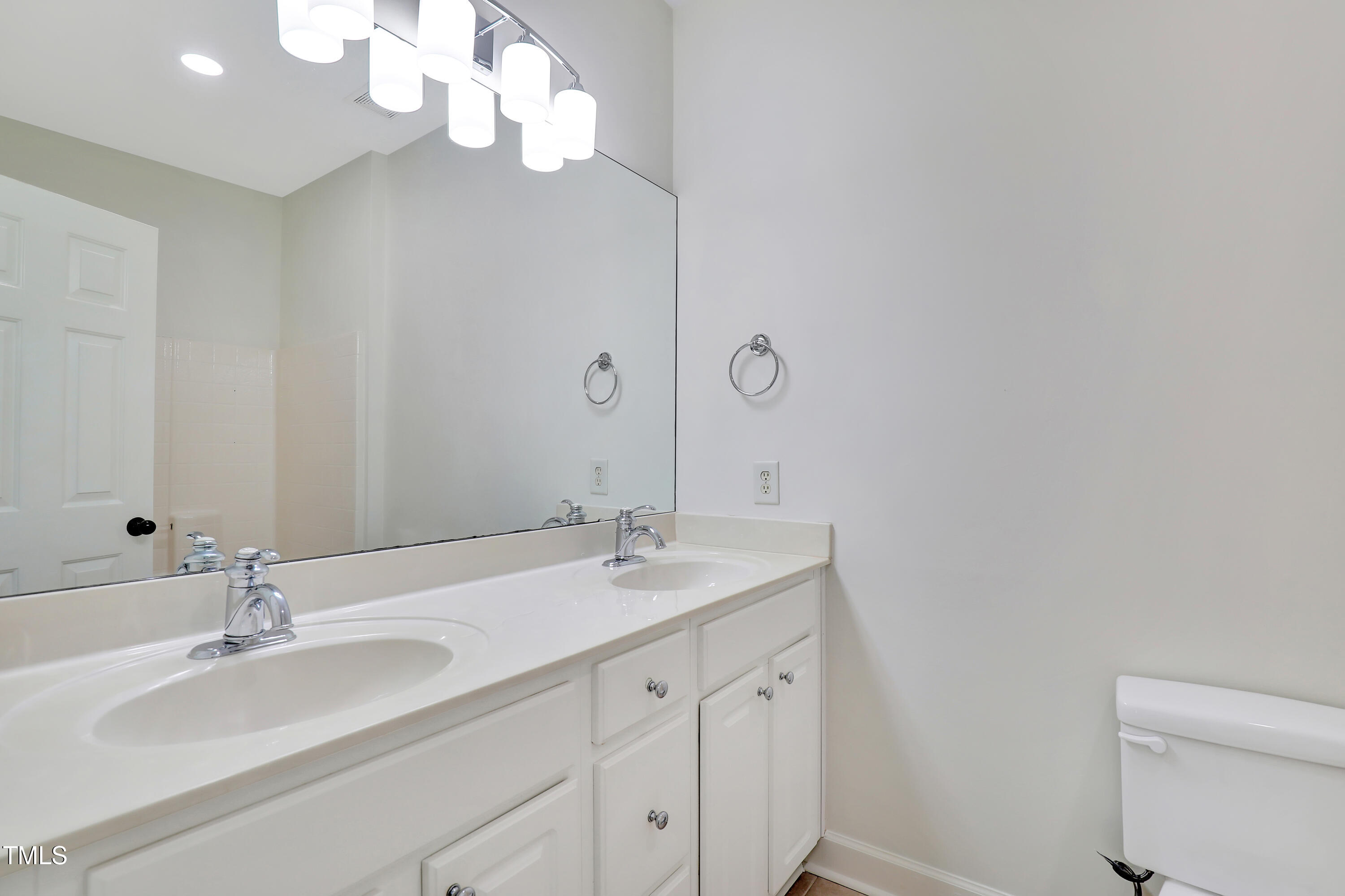 814 Cotton Exchange Court Raleigh, NC 27608 - Photo 20 of 35 a bathroom with a sink vanity granite and toilet