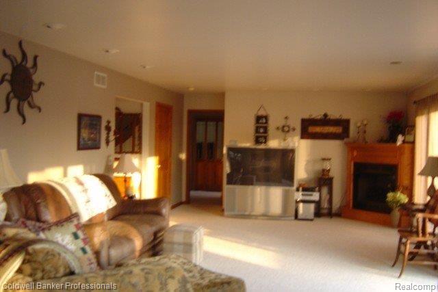 16150 Tindall Road Holly, MI 48442 - Photo 6 of 11 great room