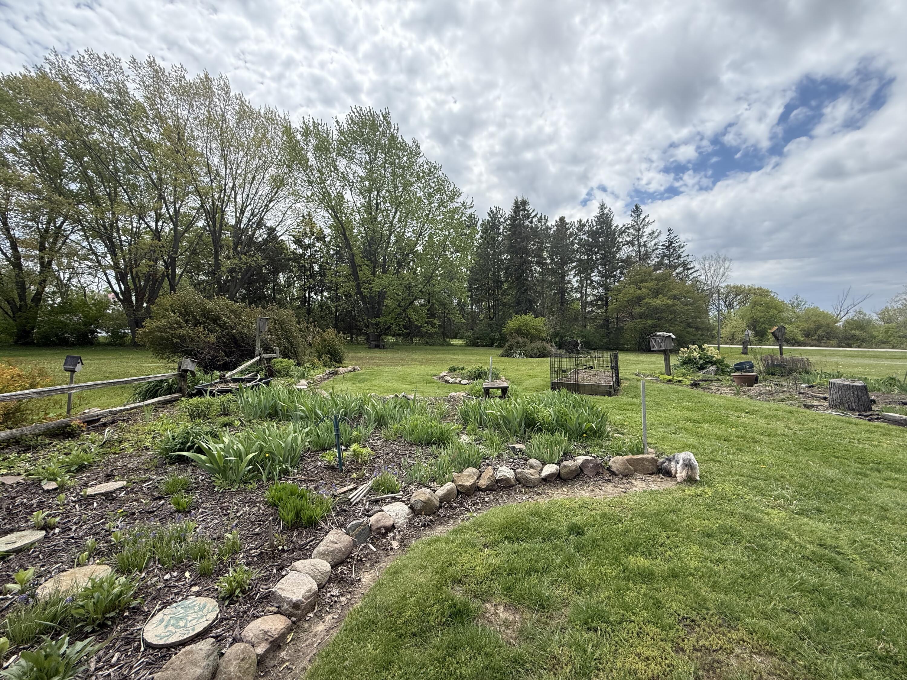 9461 River Road Pleasant Prairie, WI 53158 - Photo 15 of 16 Plenty of Perennials