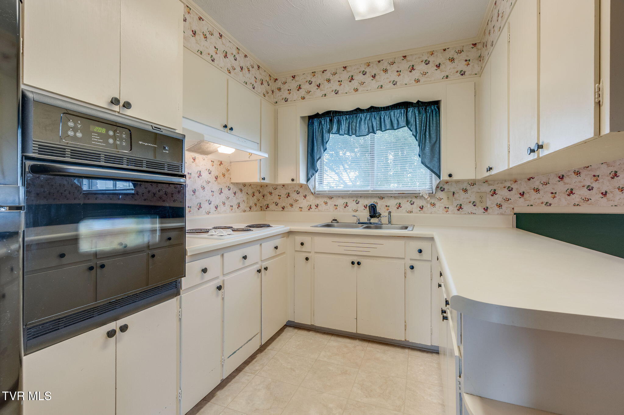 619 East Barton Ridge Road Greeneville, TN 37745 - Photo 11 of 40 010