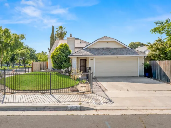 $360,000 | 2521 North Selland Avenue, Fresno, CA 93722