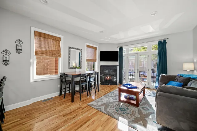 $1,399,999 | 1636 West Warren Boulevard, Chicago, IL 60612