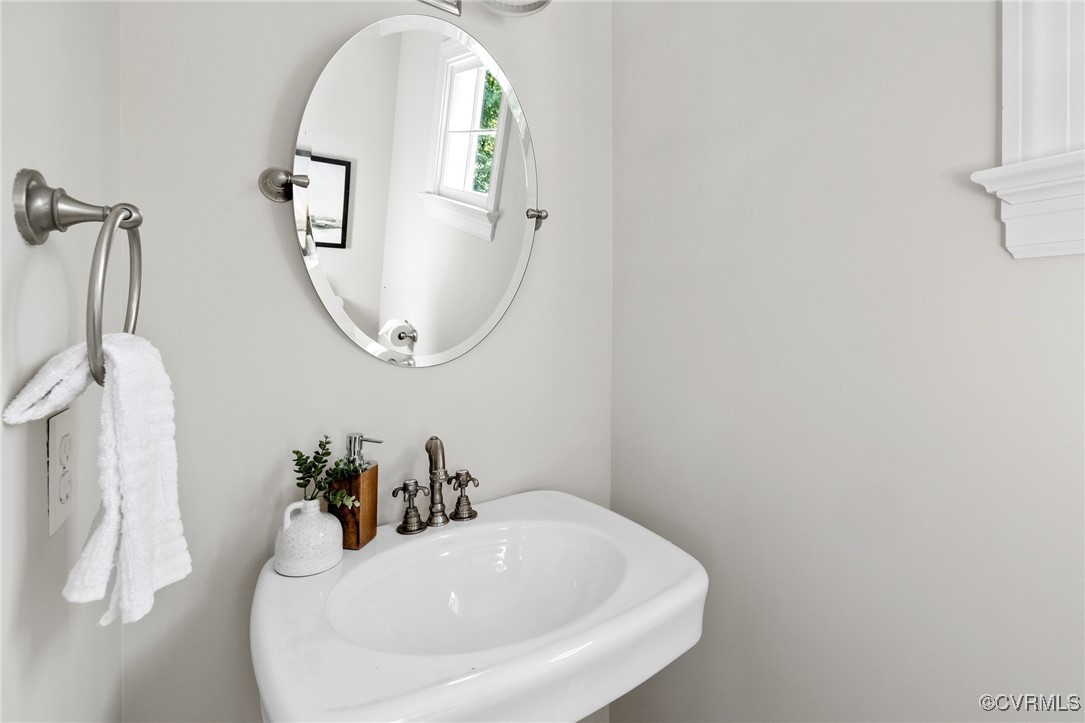 17 Dahlgren Road Richmond, VA 23238 - Photo 20 of 49 a bathroom with a sink and a mirror