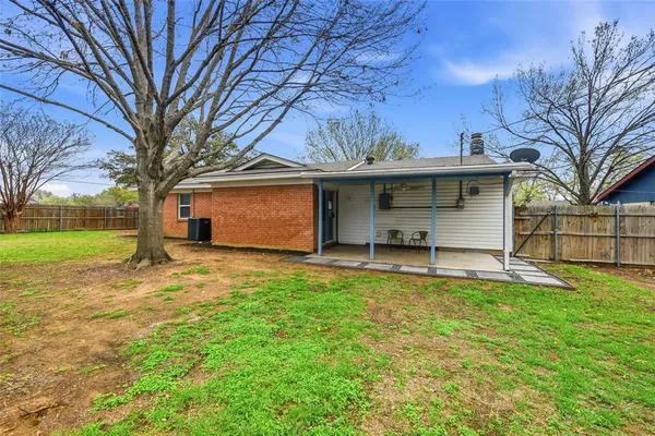 $2,295 | 700 West Cedar Street, Hurst, TX 76053