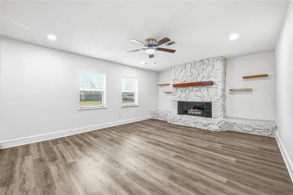 $2,295 | 700 West Cedar Street, Hurst, TX 76053