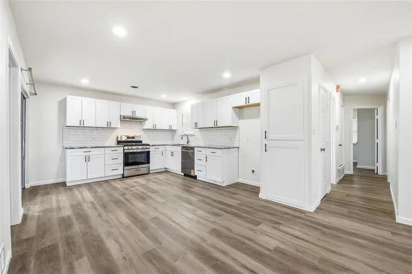 $2,295 | 700 West Cedar Street, Hurst, TX 76053