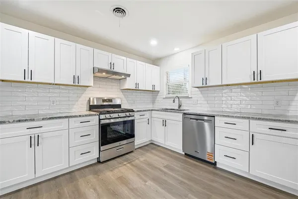 $2,295 | 700 West Cedar Street, Hurst, TX 76053