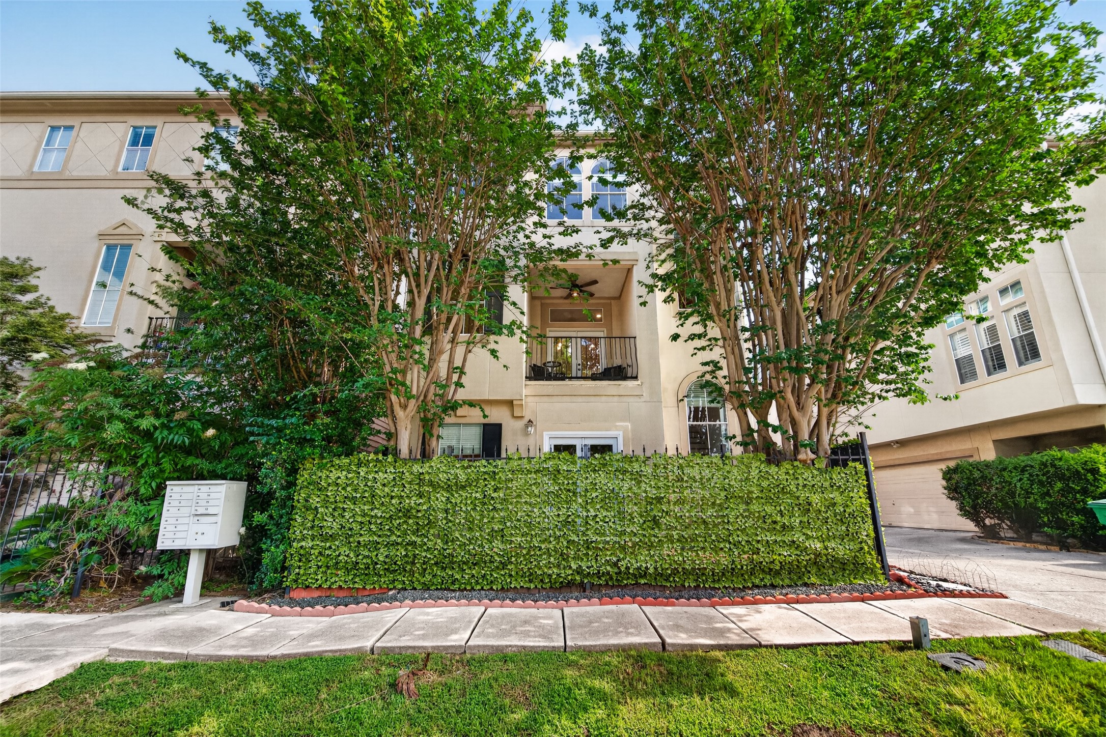 4502 Rose Street Houston, TX 77007 - Photo 4 of 40 Corner lot surrounded with large trees!