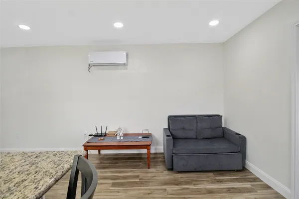 $1,200 | 7725 Avenue H, Unit B, Houston, TX 77012