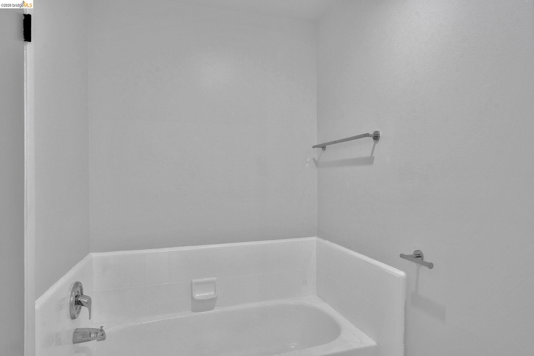 1808 Wildbrook Court, Unit D Concord, CA 94521 - Photo 38 of 47 a bathroom with a bathtub