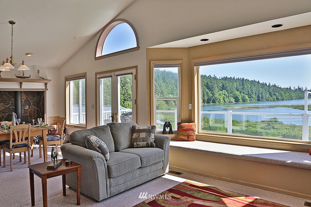 7786 Cultus Bay Road Clinton, WA 98236 - Photo 8 of 25 Gallery Image 8