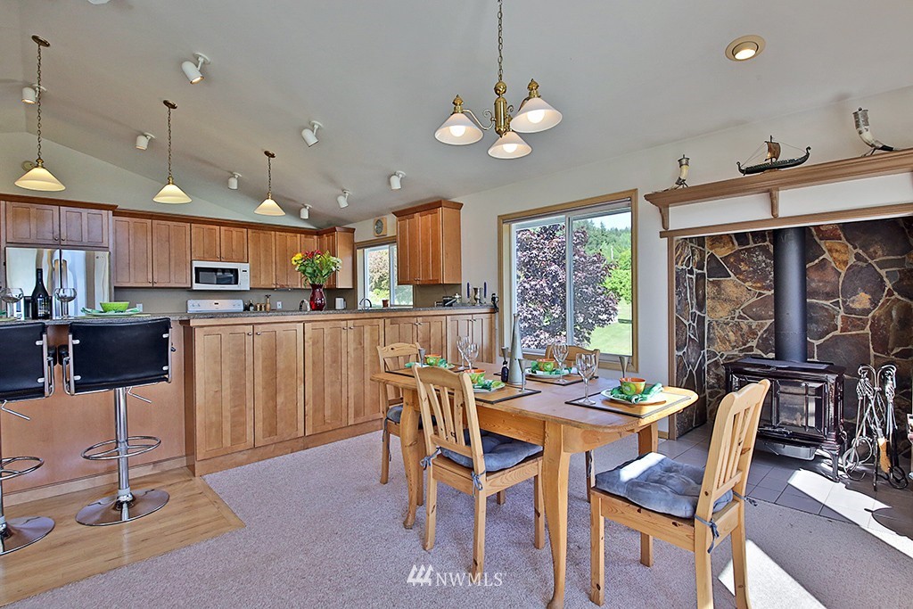 7786 Cultus Bay Road Clinton, WA 98236 - Photo 9 of 25 Gallery Image 9