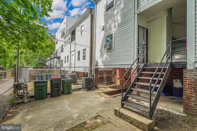a view of a house with backyard and deck