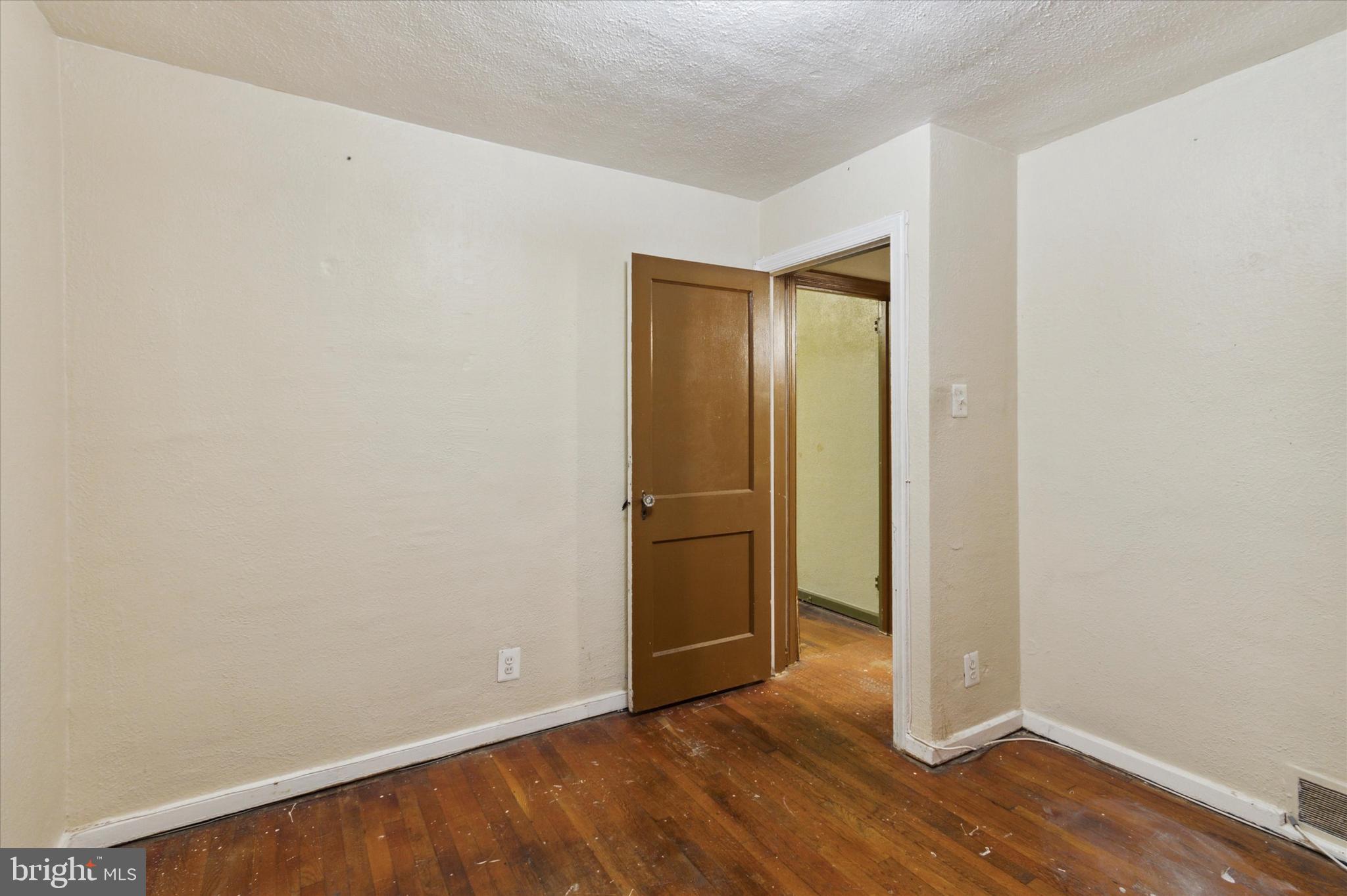 264 Springton Road Upper Darby, PA 19082 - Photo 22 of 35
