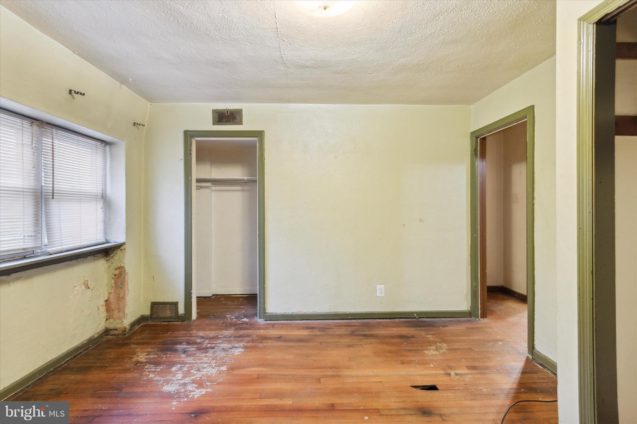 264 Springton Road Upper Darby, PA 19082 - Photo 29 of 35