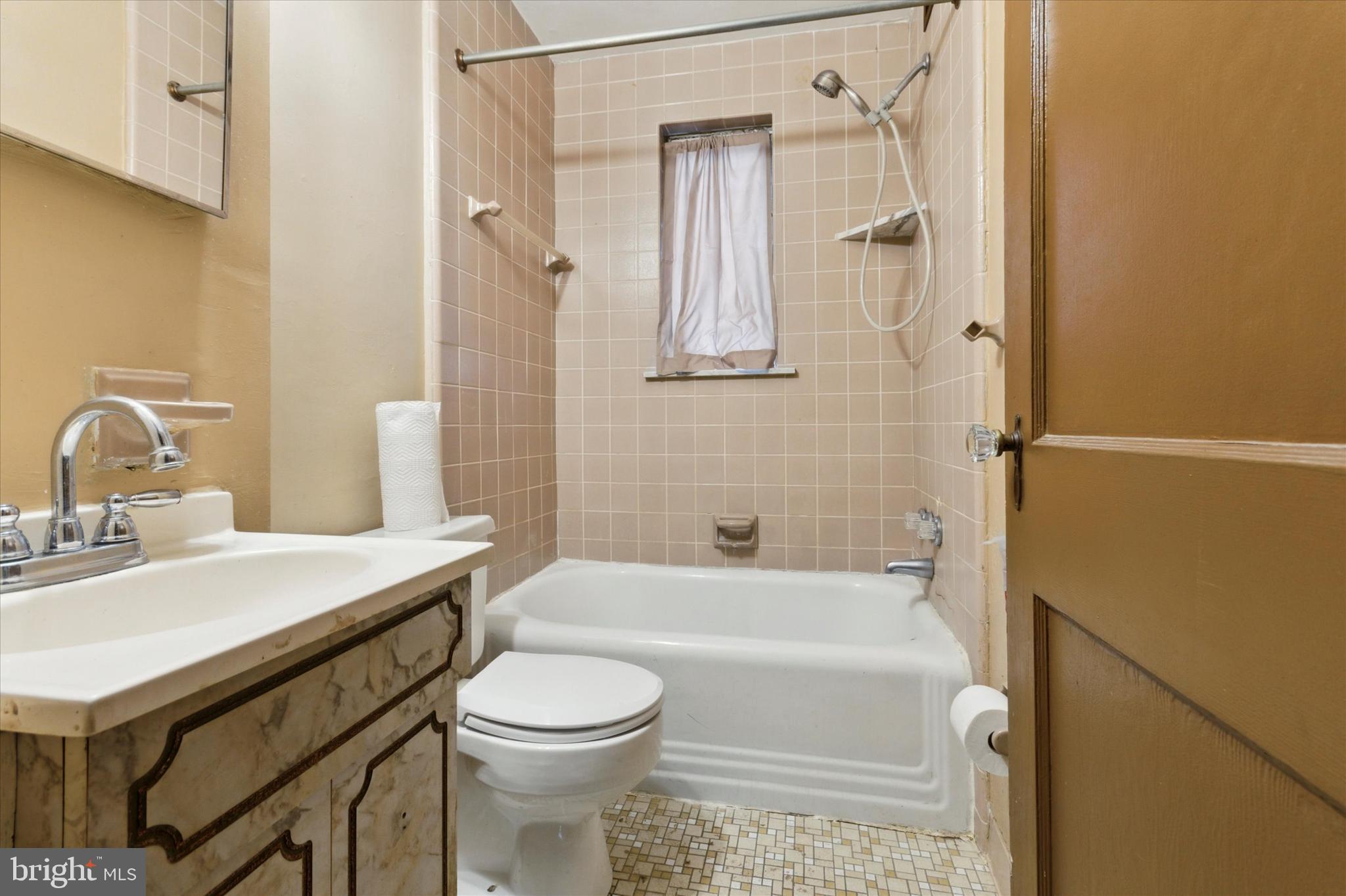 264 Springton Road Upper Darby, PA 19082 - Photo 30 of 35