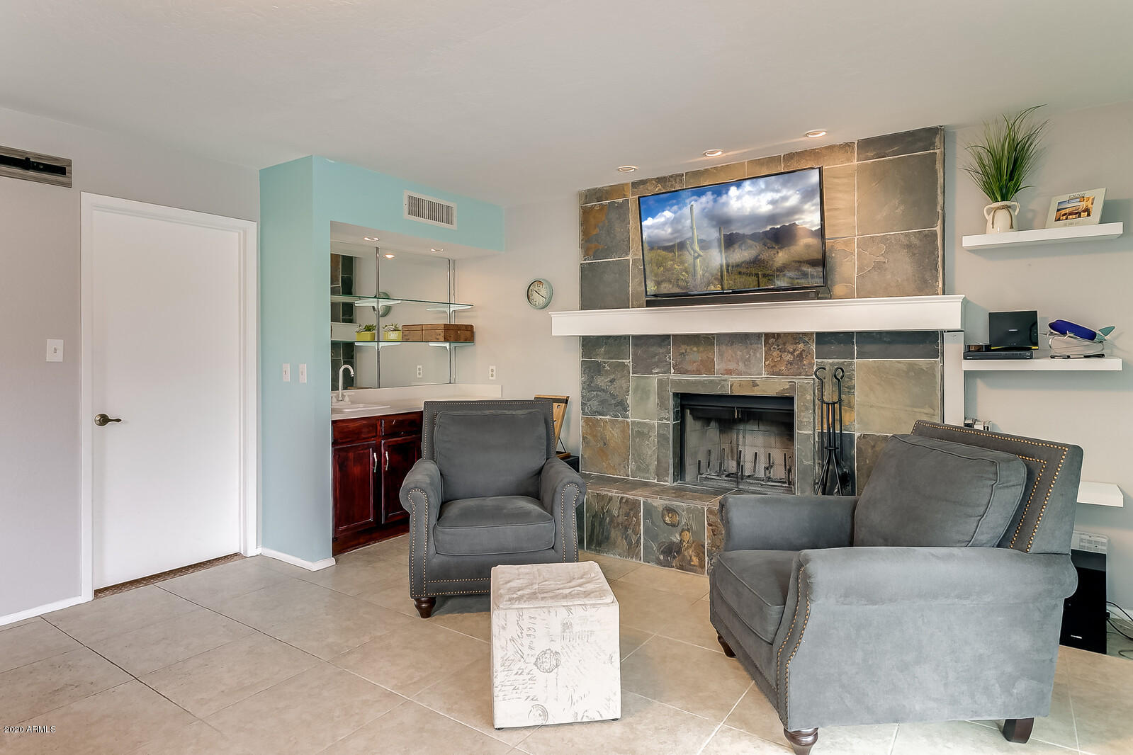 1838 East Redfield Road Phoenix, AZ 85022 - Photo 11 of 64 Family Room - Wet Bar