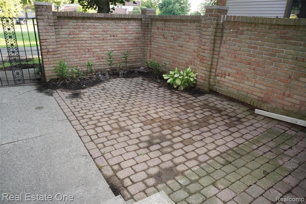 324 Willow Grove Lane Rochester Hills, MI 48307 - Photo 3 of 23
