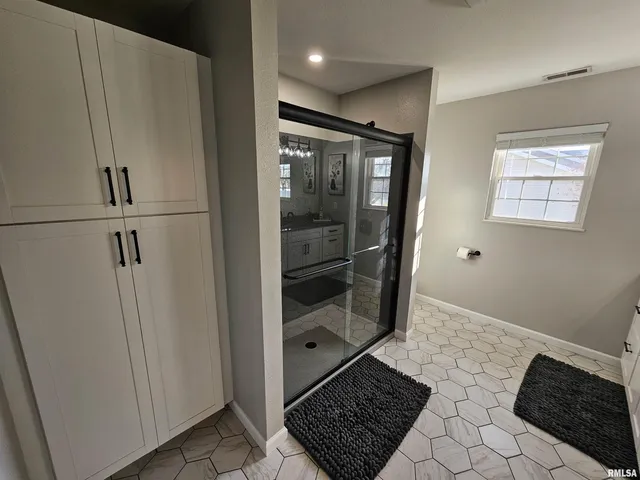 $224,500 | 408 West Beacon Court, Mount Vernon, IL 62864