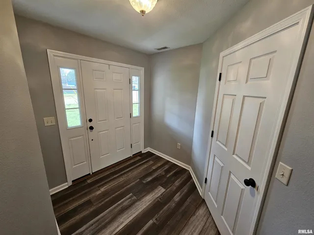 $224,500 | 408 West Beacon Court, Mount Vernon, IL 62864