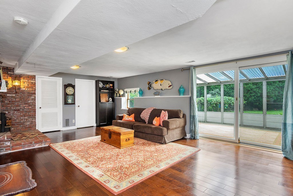 81 Cornell Road Marblehead, MA 01945 - Photo 20 of 28 a living room with furniture and a table