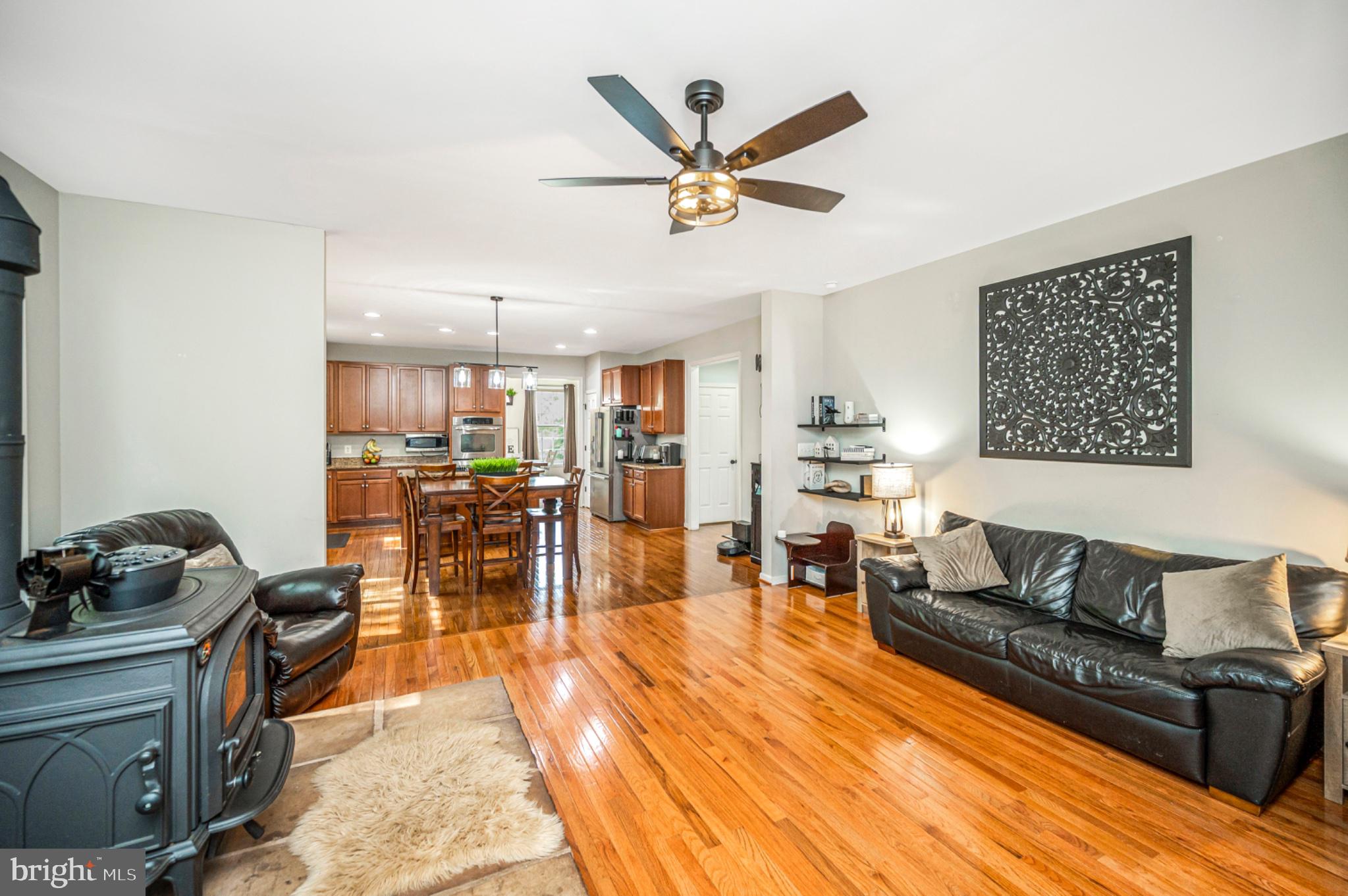 239 Toluca Road Stafford, VA 22556 - Photo 46 of 75 Spacious living area with warm tones.