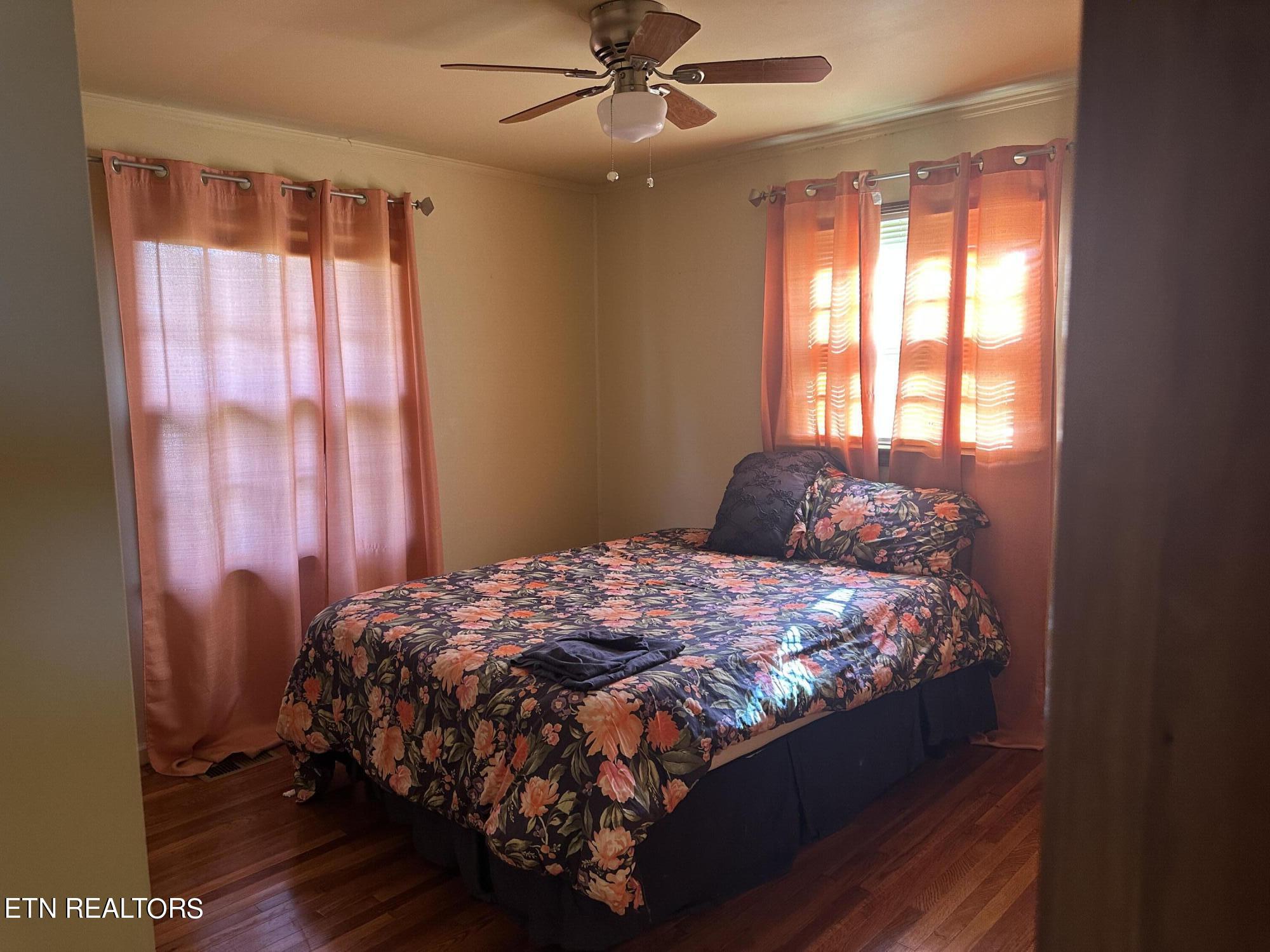 302 Rochester Avenue Middlesboro, KY 40965 - Photo 8 of 11 IMG_6674