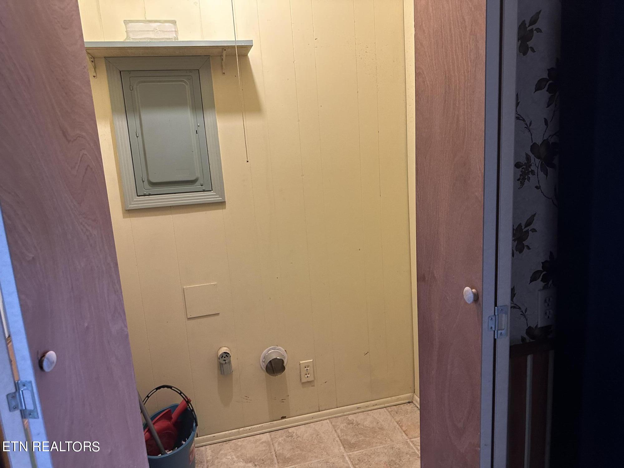 302 Rochester Avenue Middlesboro, KY 40965 - Photo 10 of 11 IMG_6676
