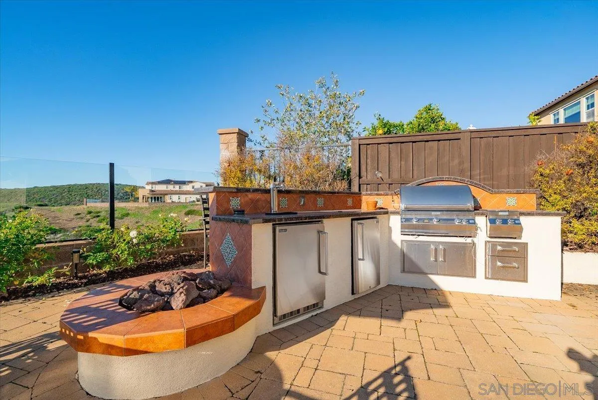 7135 Sitio Caliente Carlsbad, CA 92009 - Photo 59 of 73