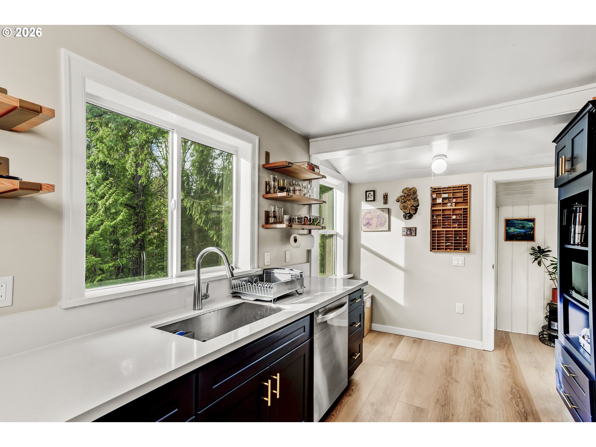 8625 Southwest 10th Avenue Portland, OR 97219 - Photo 15 of 33