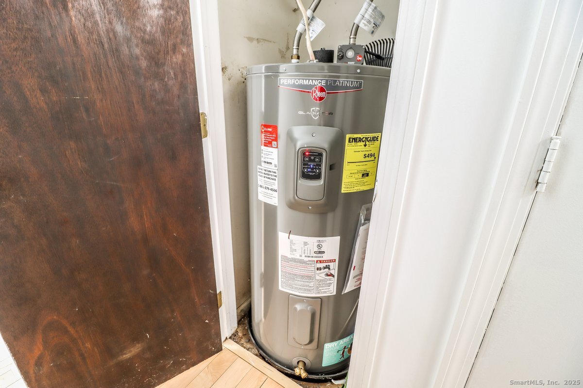 25 Padanaram Road, Unit 30 Danbury, CT 06811 - Photo 20 of 24 a utility room with dryer and washer