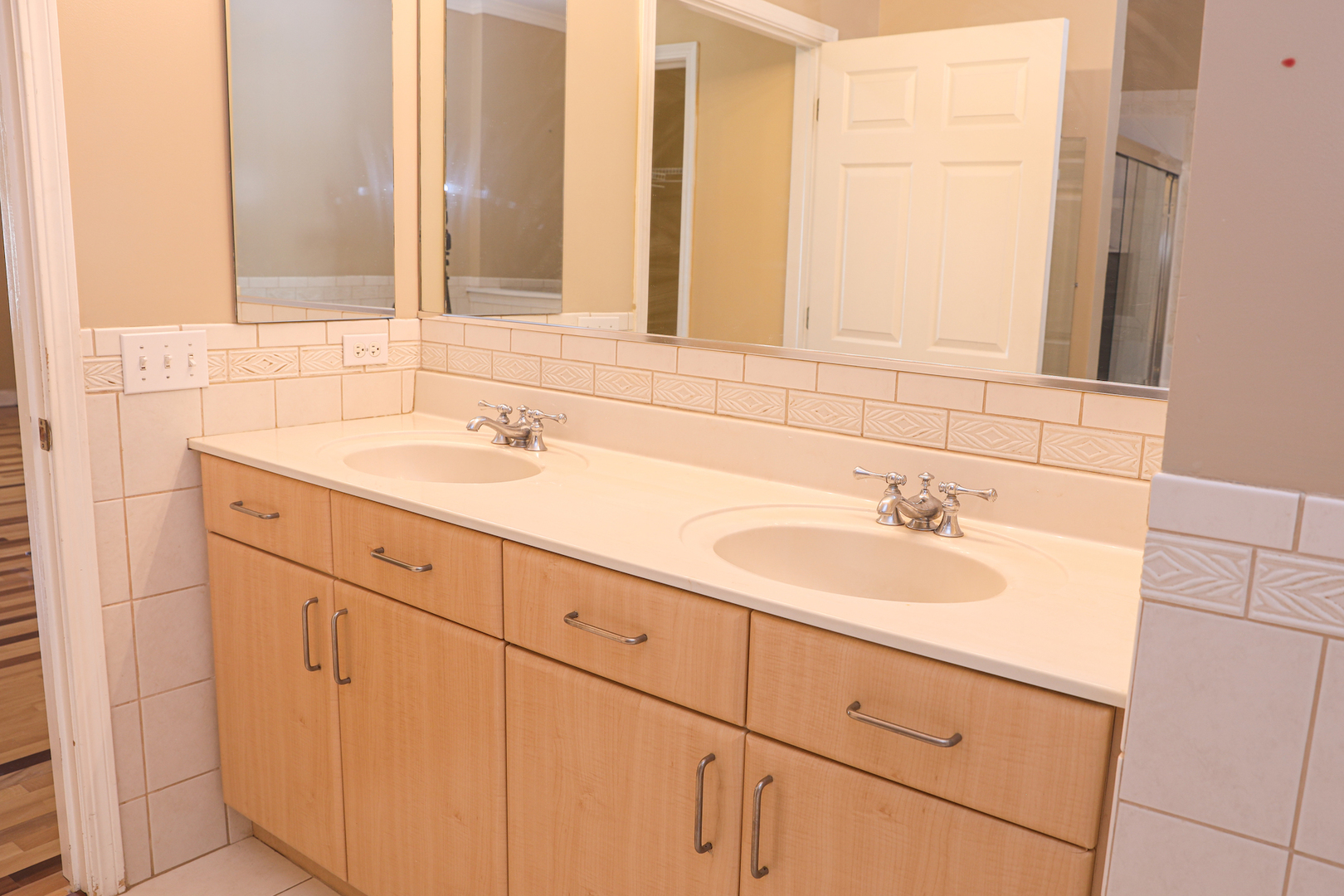 660 McHenry Road, Unit 204 Wheeling, IL 60090 - Photo 25 of 34 a bathroom with a sink and a mirror