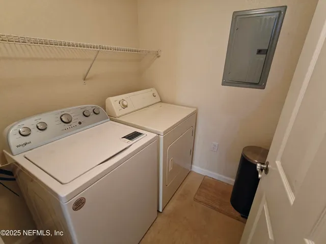 a view of entryway with kitchen