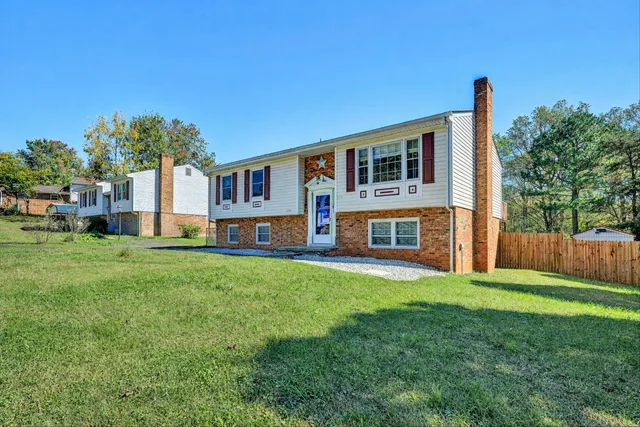 $329,900 | 2124 Beavers Lane, Vinton, VA 24179