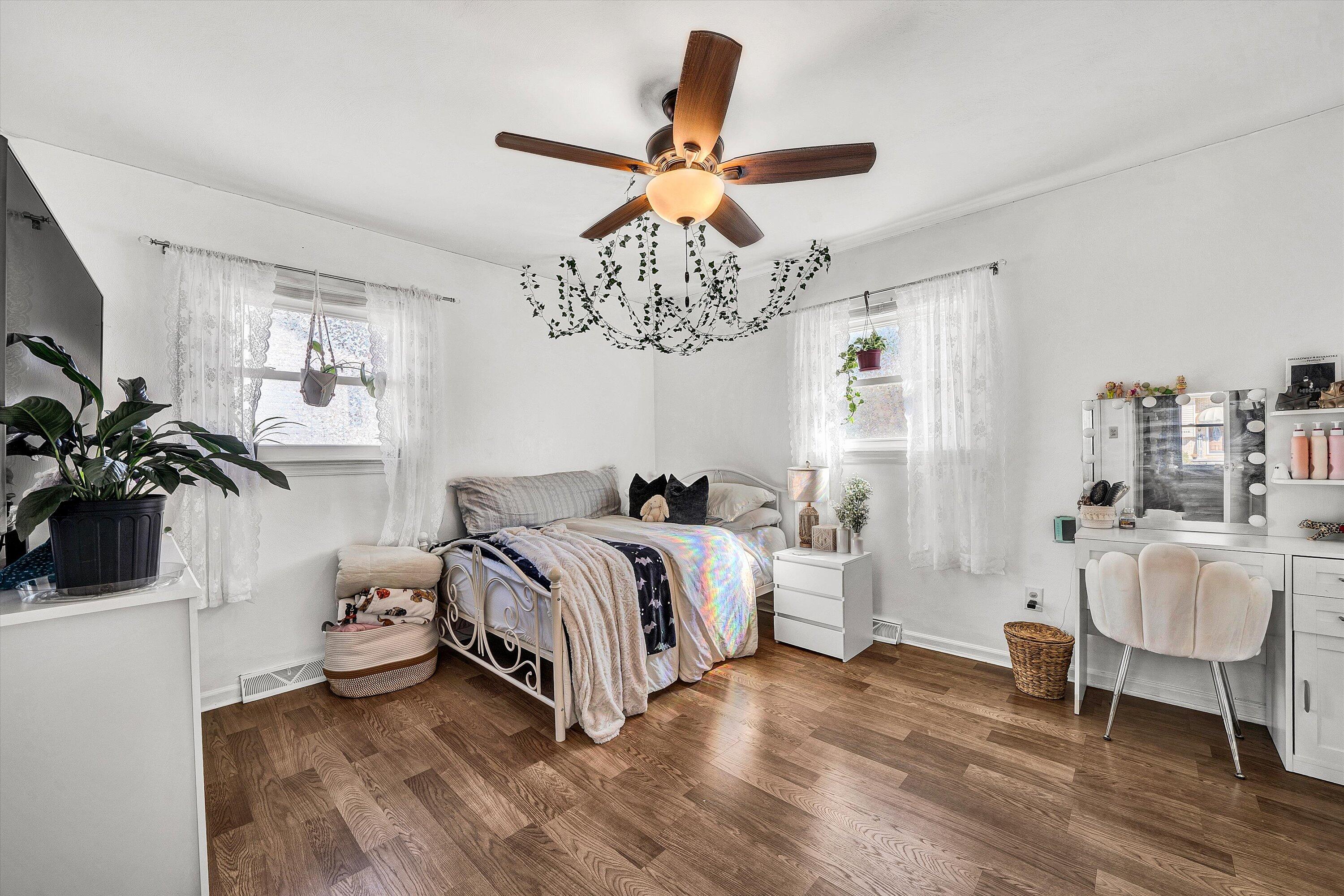 2124 Beavers Lane Vinton, VA 24179 - Photo 13 of 27 Bedroom 2